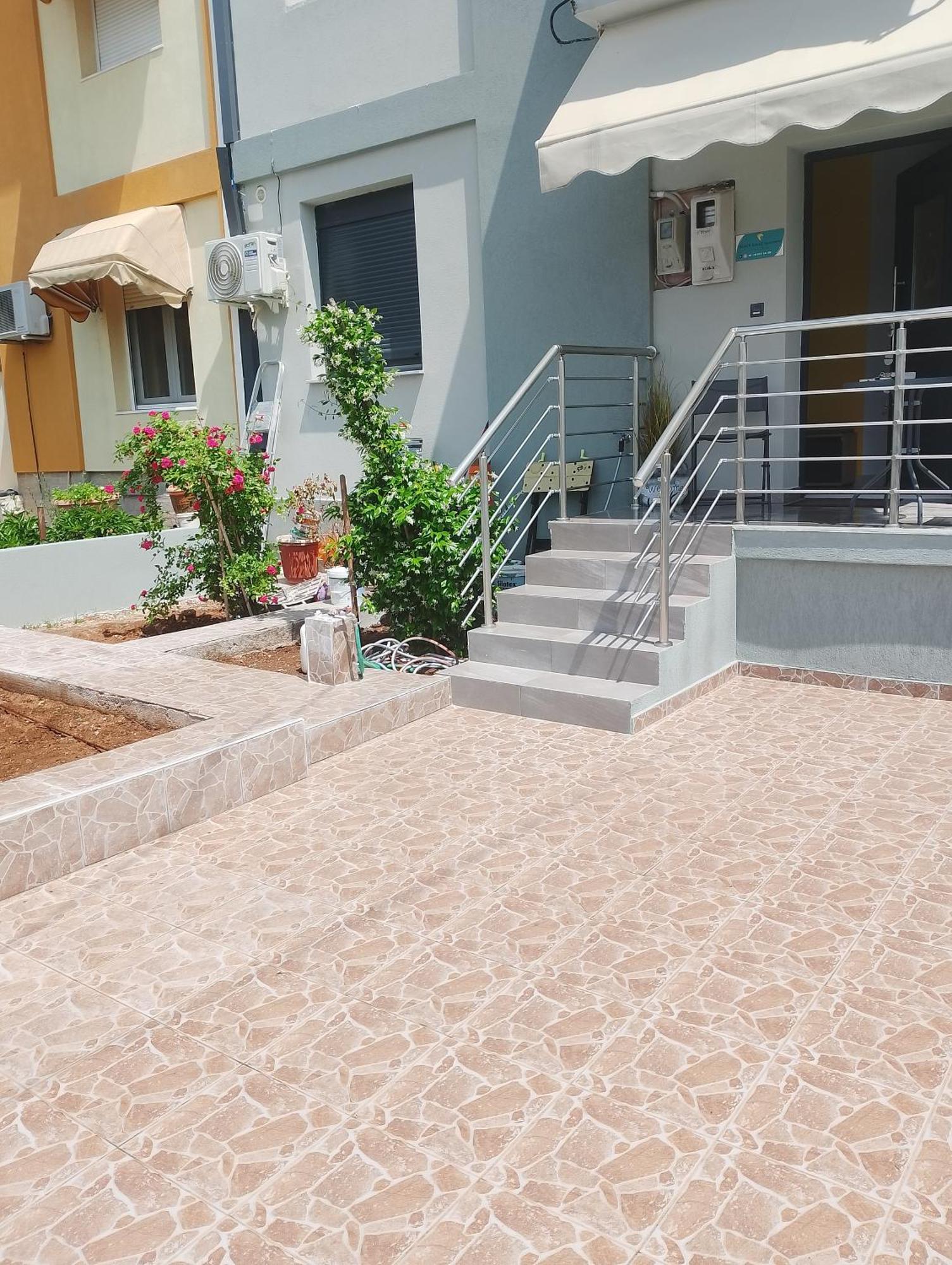 Black Eagle Apartment Drama Exterior photo